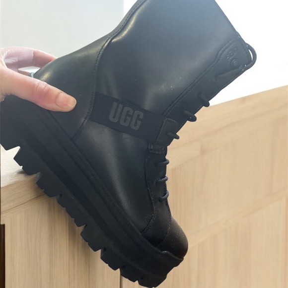 Step into Style and Comfort with Hugg Leather Boots! - Picture 3 of 4